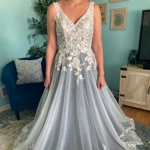 A-line wedding dress with dark green lining